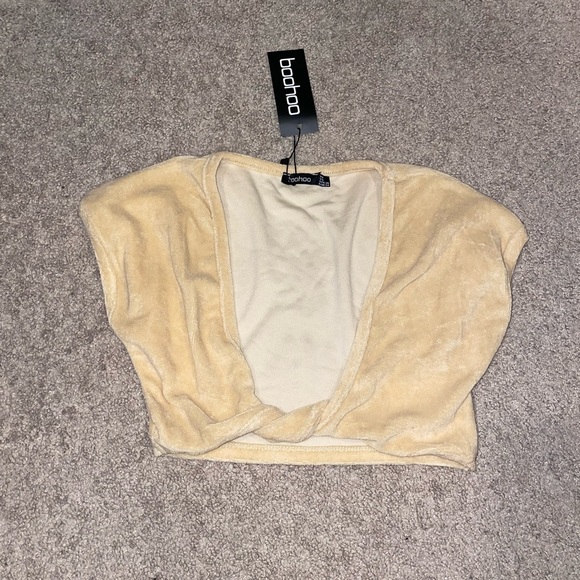 Boohoo Twist Front Crop Top - Picture 1 of 3